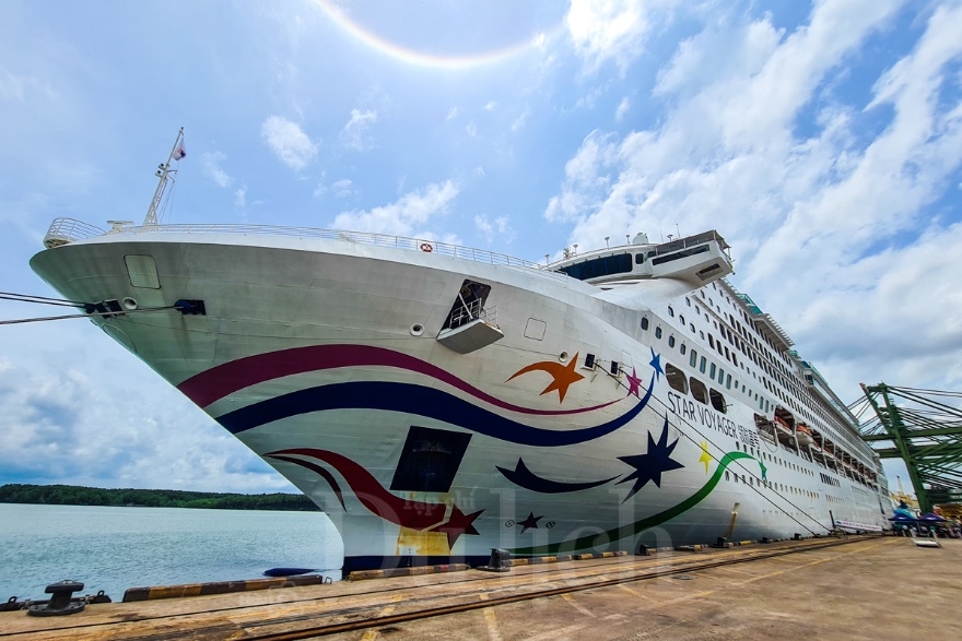 Cruise ship Star Voyager brings 1,200 foreign tourists to Da Nang